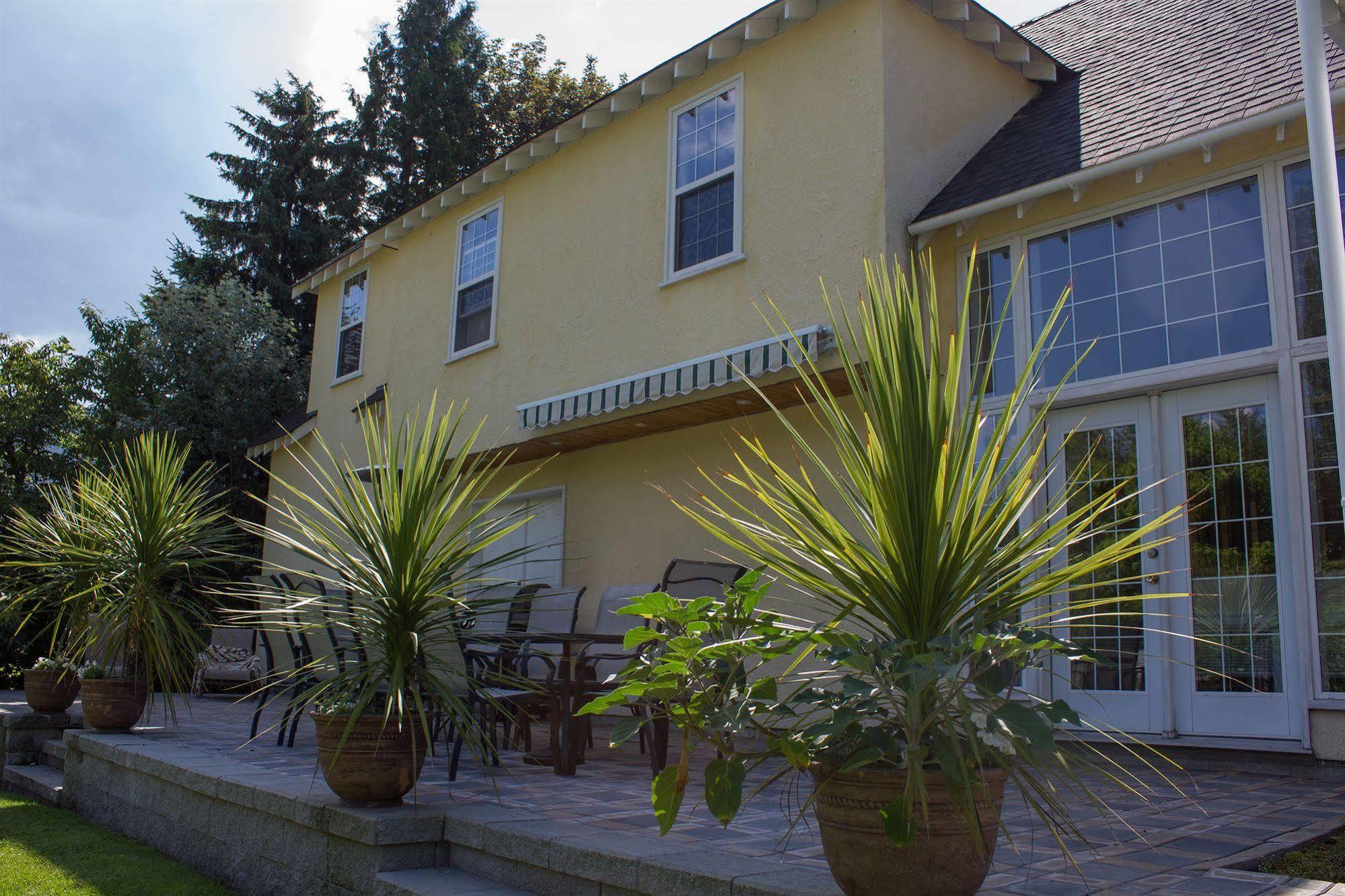 Genelle House B&B Guest House Exterior foto